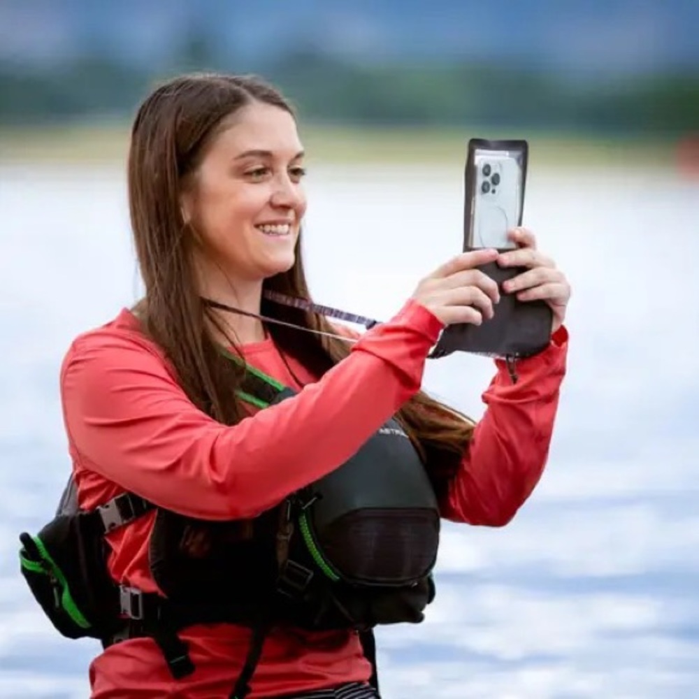 RunOff Waterproof Touchscreen Friendly Phone Pouch 💦 - Picture 11 of 12
